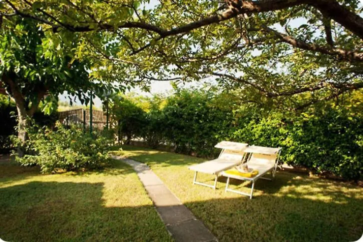 Villa Villetta Con Grande Giardino Vicino Alla Spiaggia Di Campus Villasimius Italy